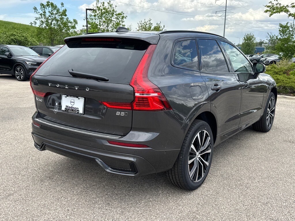 2025 Volvo XC60 B5 Plus photo 3