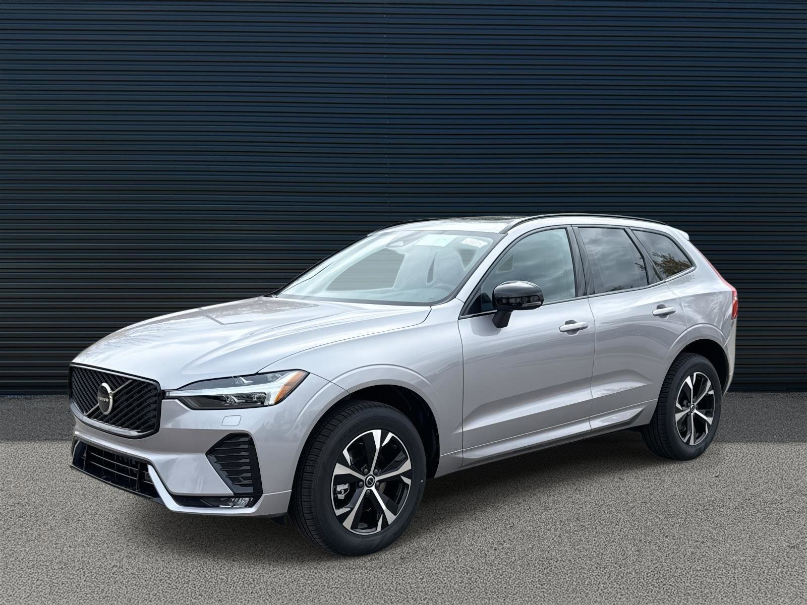 2026 Volvo XC60 Core's photo