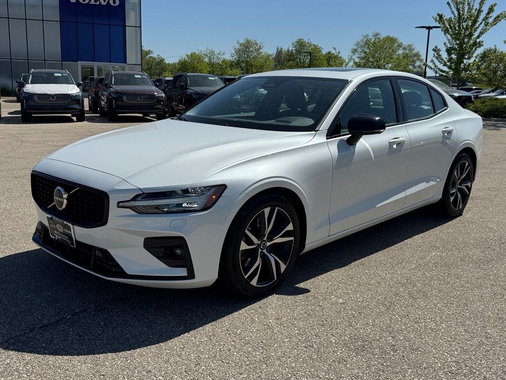 2025 Volvo S60 B5 Core Dark's photo