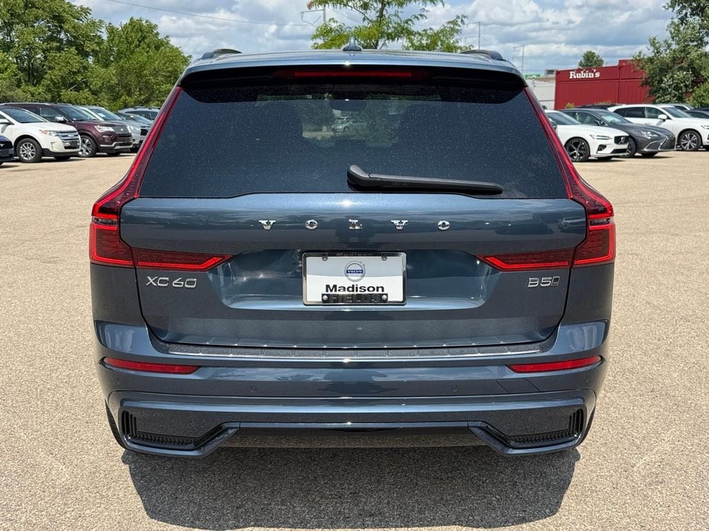 New 2026 Volvo XC60 B5 Core SUV