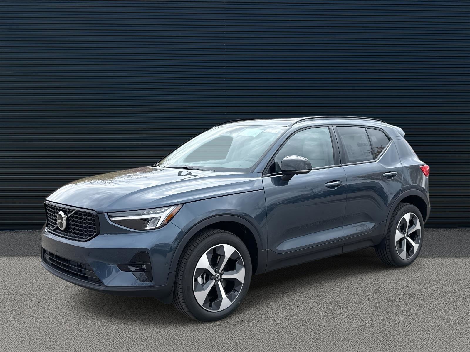 2026 Volvo XC40 Plus's photo