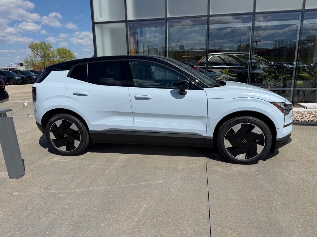 2025 Volvo EX30 Ultra photo 2