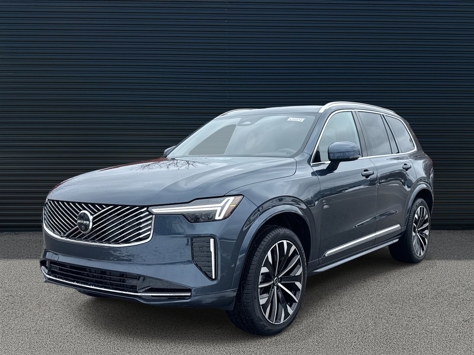 2026 Volvo XC90 Plus's photo