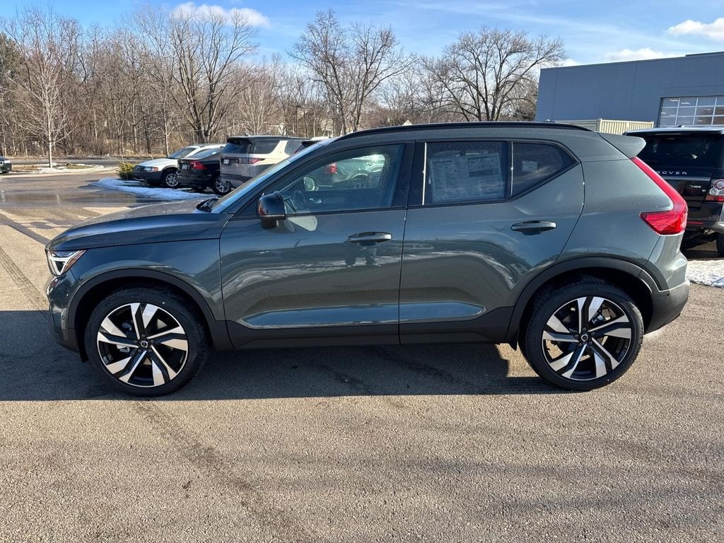 New 2026 Volvo XC40 B5 Ultra SUV