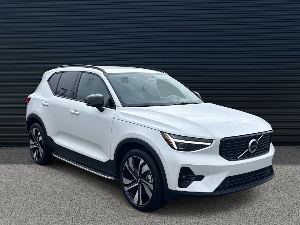 New 2026 Volvo XC40 B5 Ultra SUV