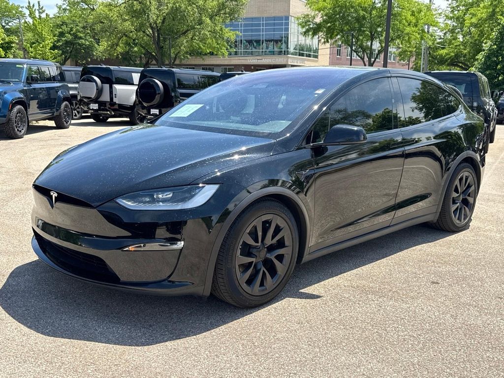 2024 Tesla Model X Long Range's photo