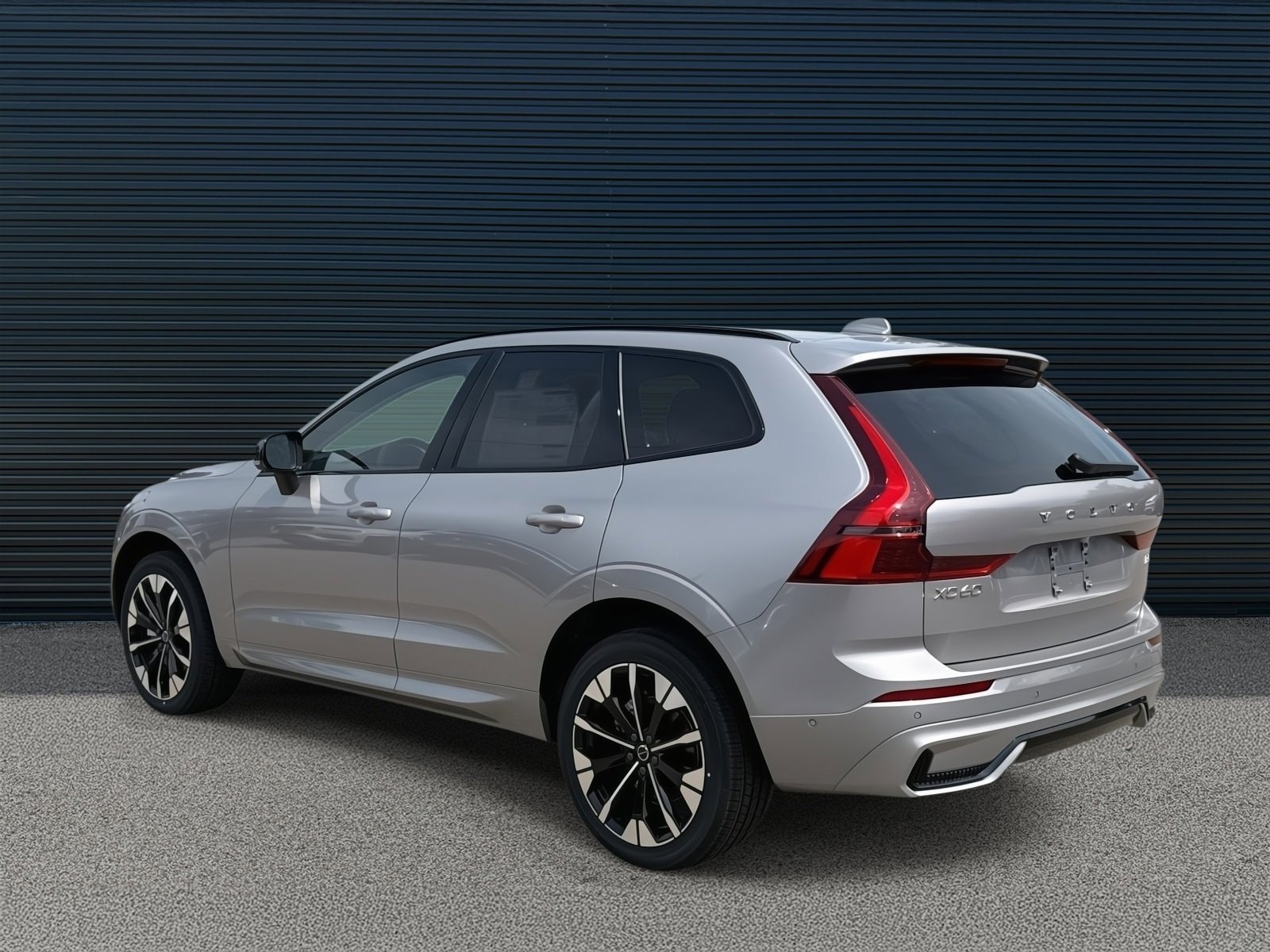2026 Volvo XC60 Plus - Photo 7