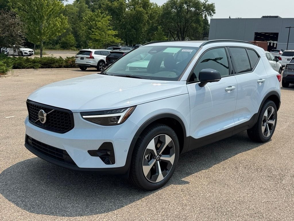 New 2026 Volvo XC40 B5 Plus SUV