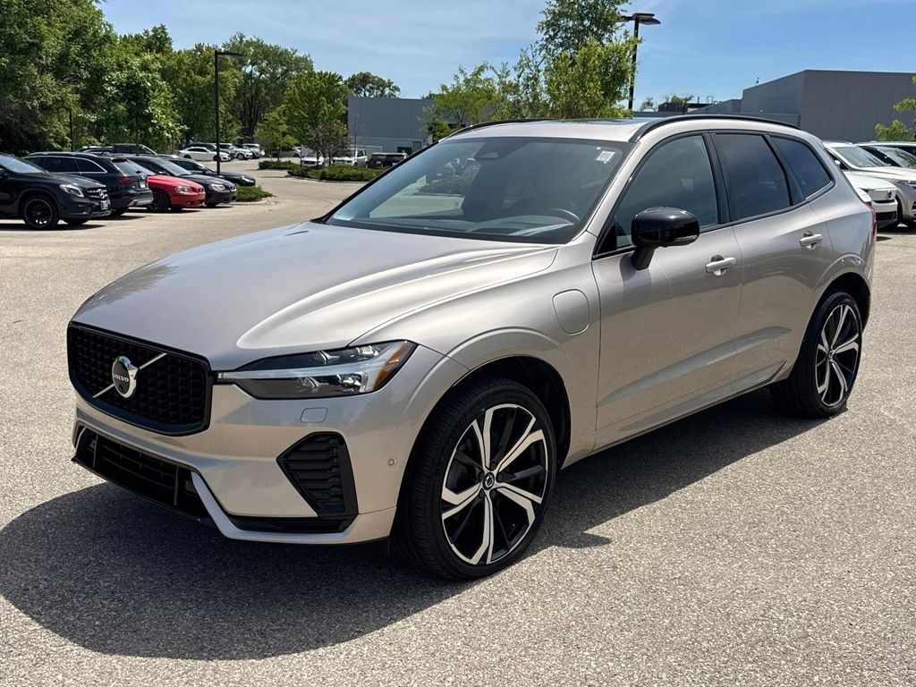 2023 Volvo XC60 T8 Ultimate Dark Theme AWD's photo