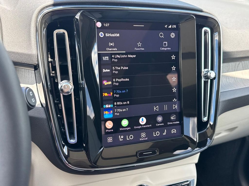 2025 Volvo XC40 Ultra | CarEdge | CarEdge