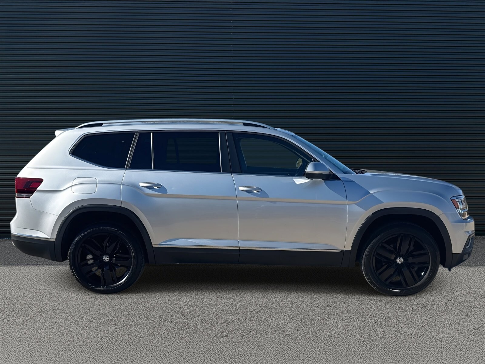 2018 Volkswagen Atlas V6 SEL photo 4