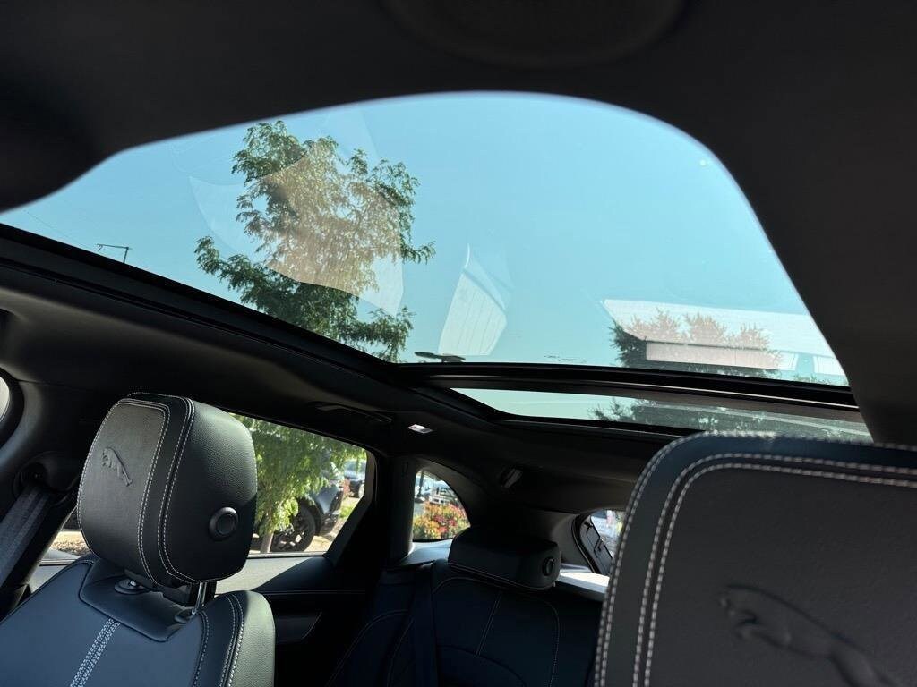 2025 Jaguar F-PACE P250 R-Dynamic S photo 4