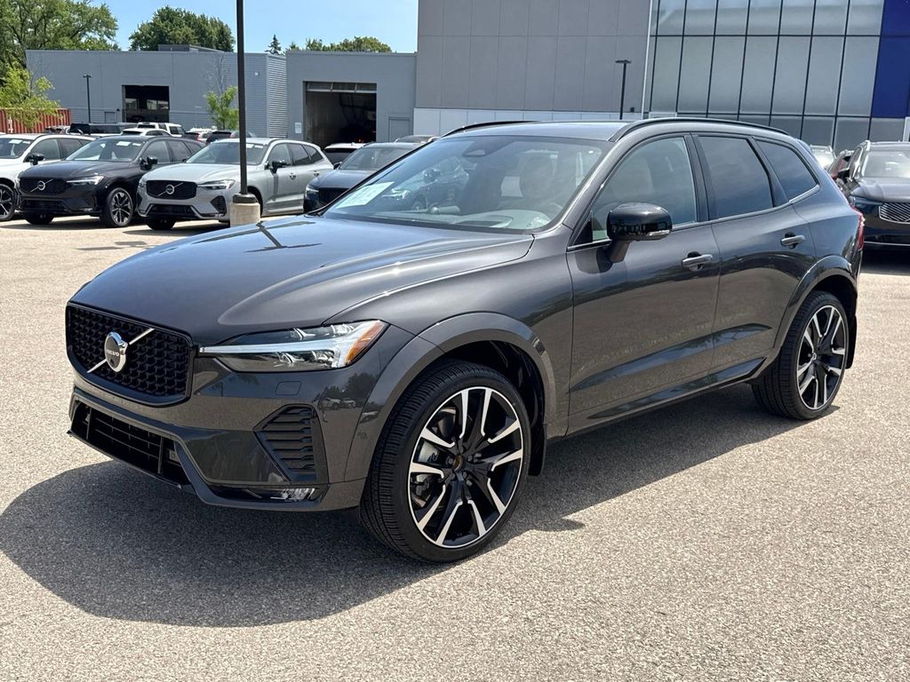 2025 Volvo XC60 B5 Ultra Dark AWD's photo