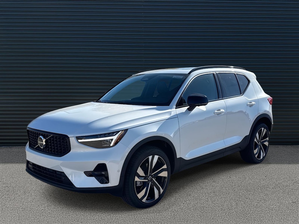 New 2026 Volvo XC40 B5 Ultra SUV