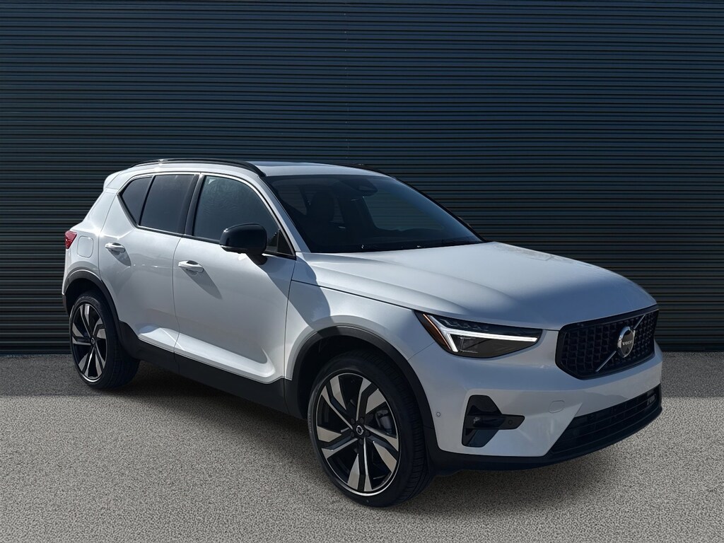New 2026 Volvo XC40 B5 Ultra SUV