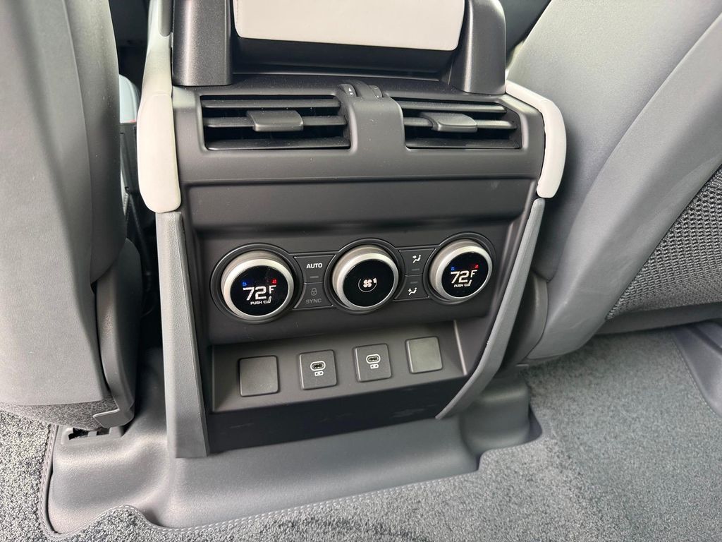 2025 Land Rover Defender V8 - Photo 9