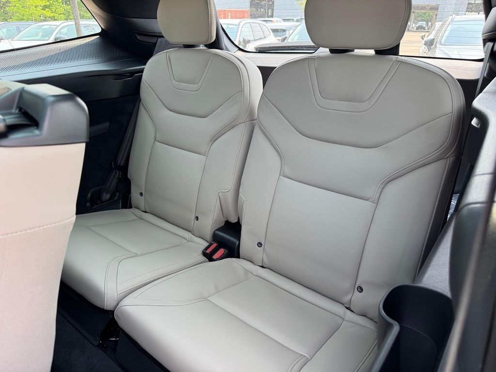 2025 Volvo EX90 Plus - Photo 9