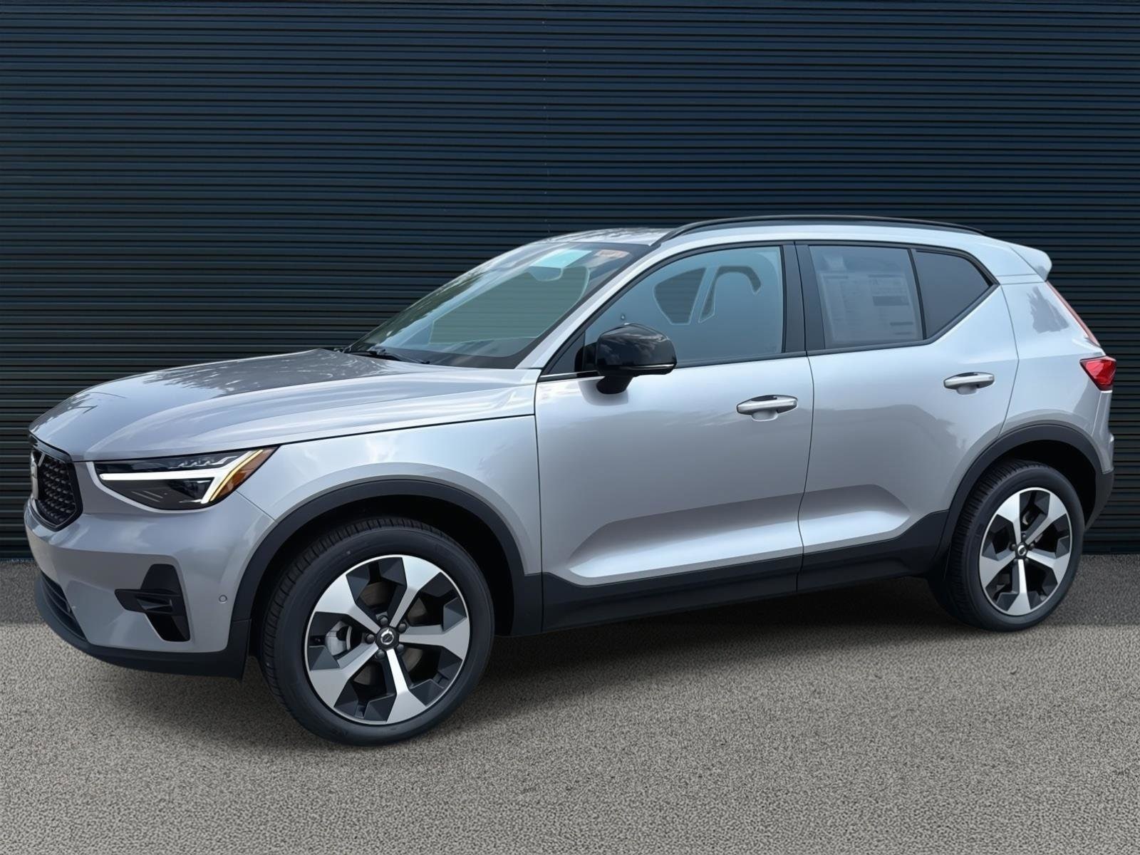 2026 Volvo XC40 Plus's photo