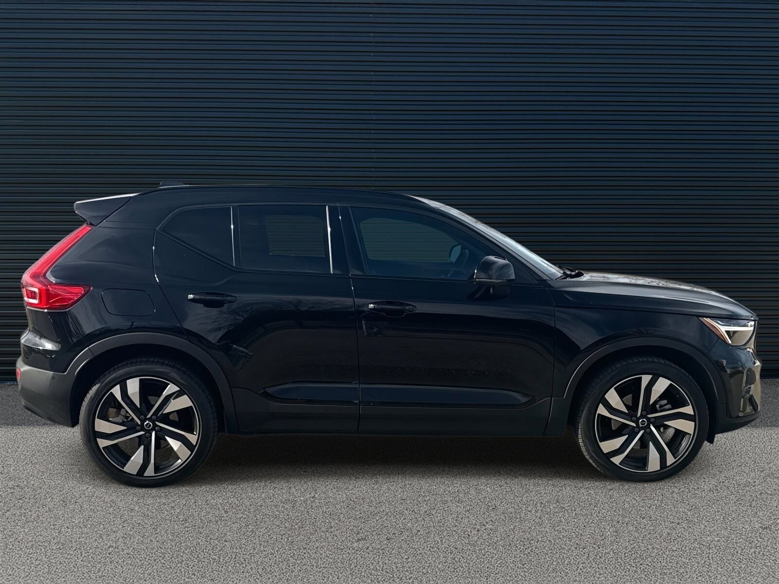 2024 Volvo XC40 Plus photo 4