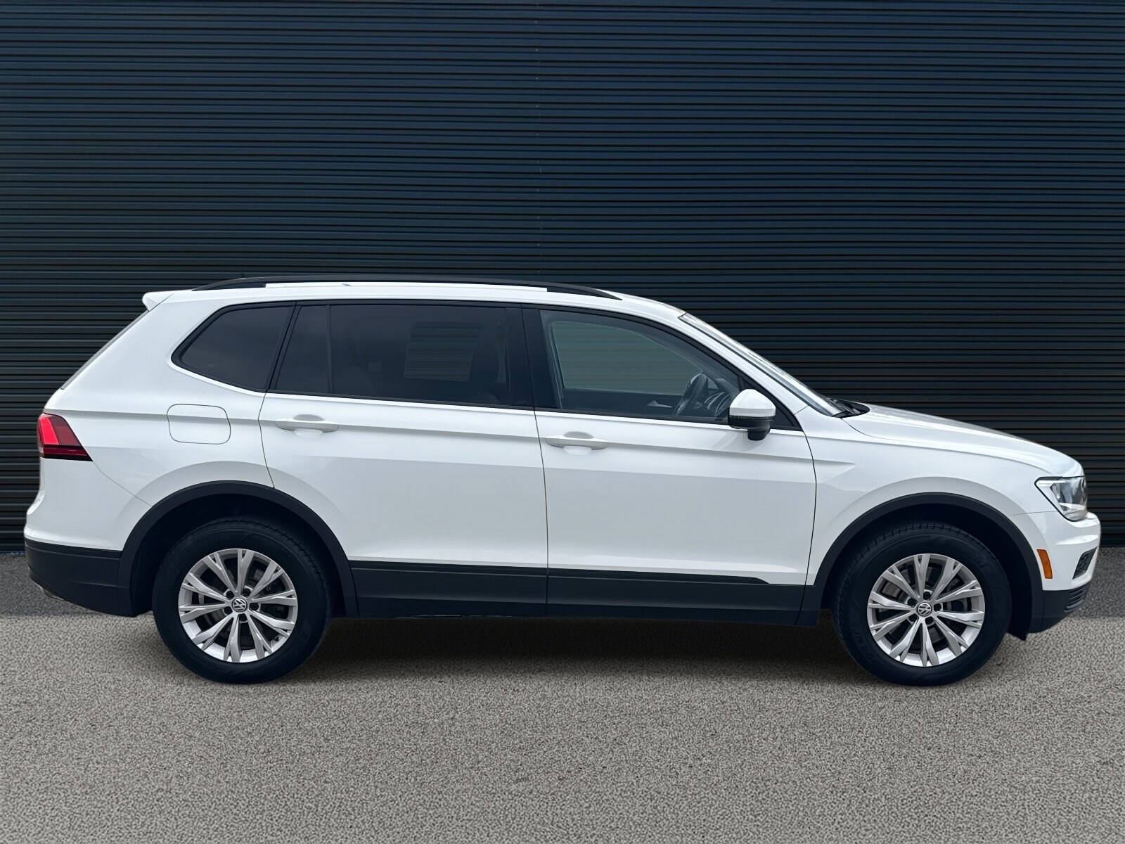 2020 Volkswagen Tiguan S photo 3