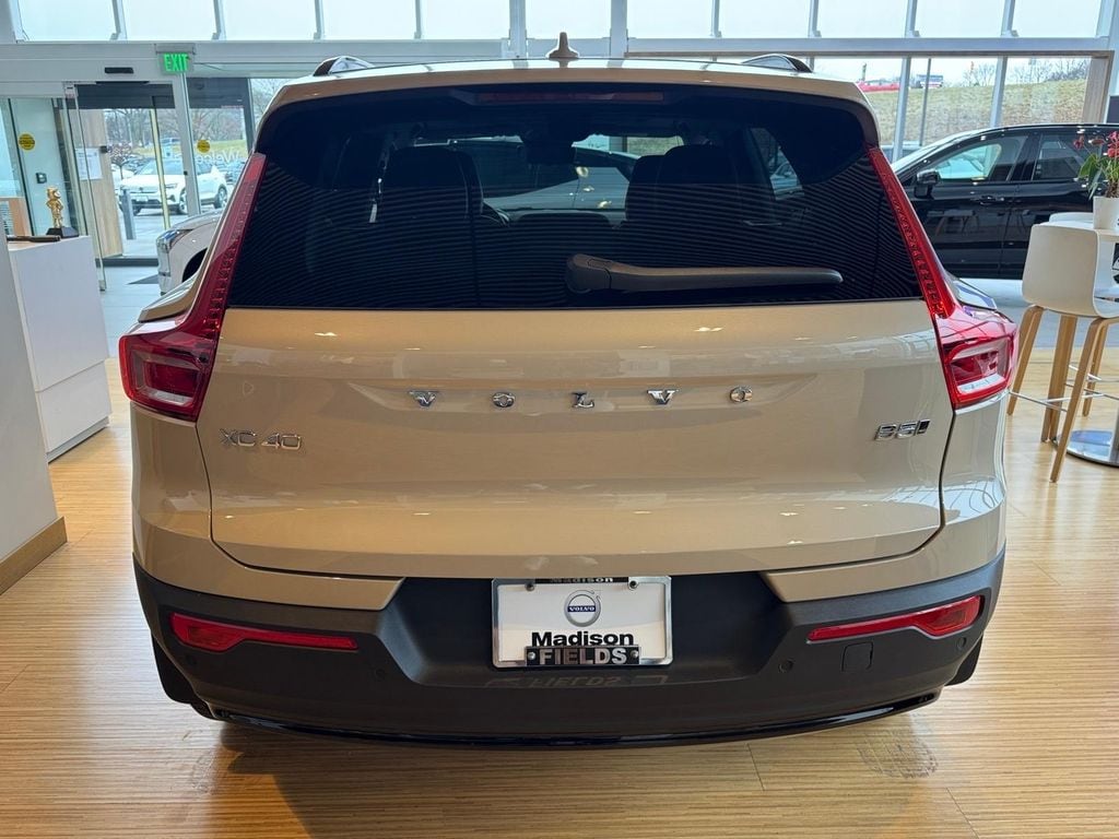 New 2026 Volvo XC40 B5 Ultra SUV