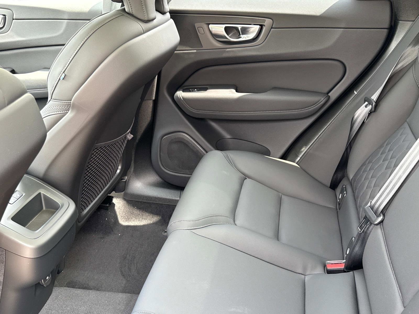 2026 Volvo XC60 Plus - Photo 12