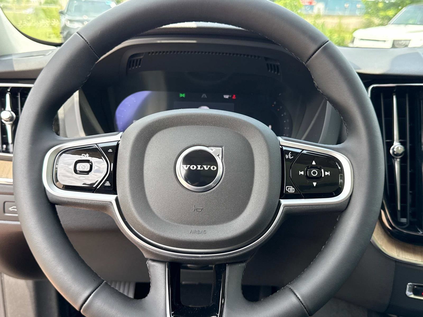 2026 Volvo XC60 Plus - Photo 26