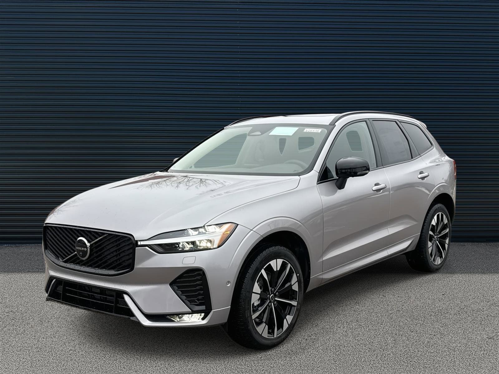 2026 Volvo XC60 Plus's photo