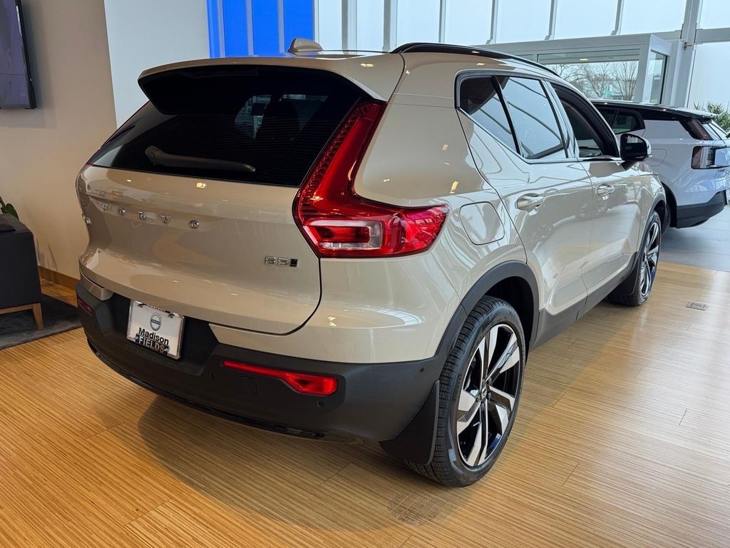 New 2026 Volvo XC40 B5 Ultra SUV