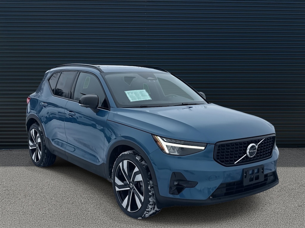 Certified 2024 Volvo XC40 B5 Plus Dark SUV