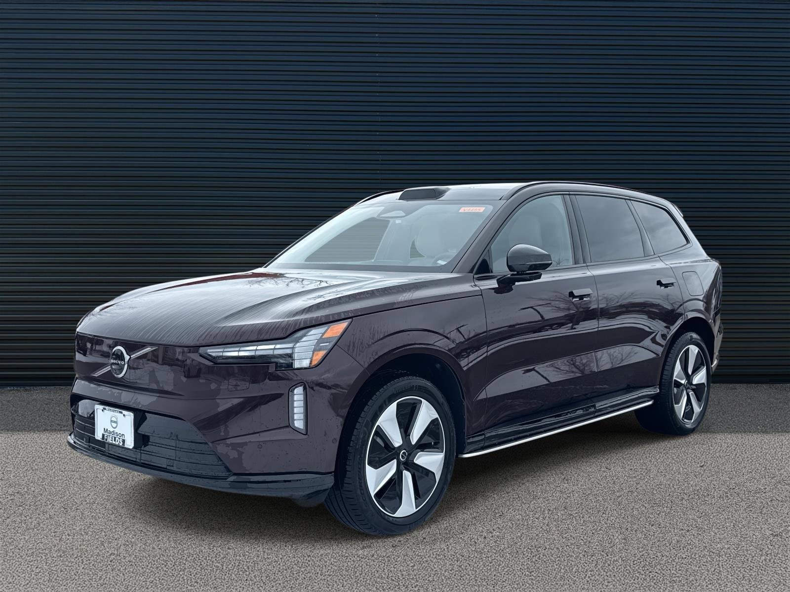 2025 Volvo EX90 Plus's photo