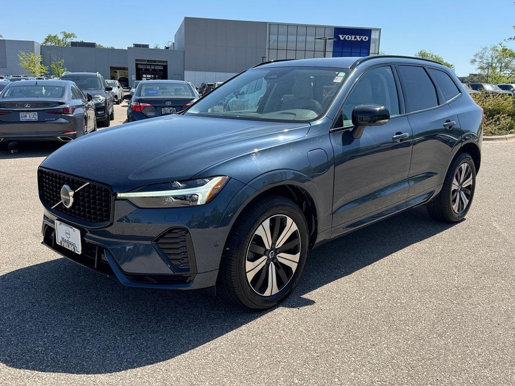 2023 Volvo XC60 T8 Plus Dark Theme AWD's photo