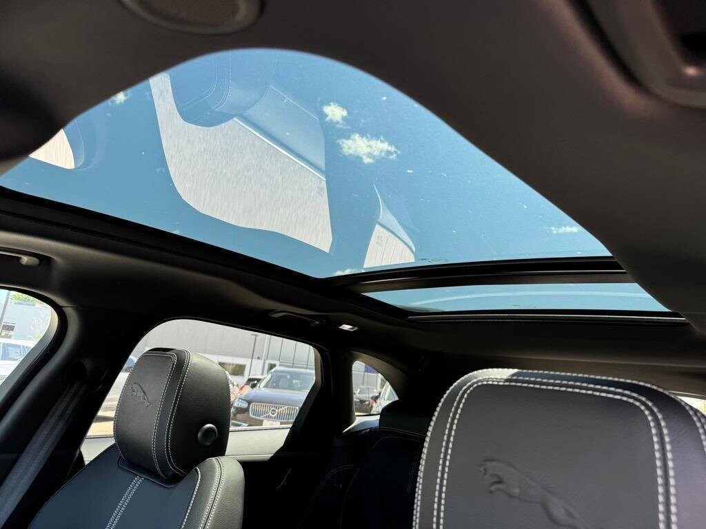 2025 Jaguar F-PACE P250 R-Dynamic S photo 4