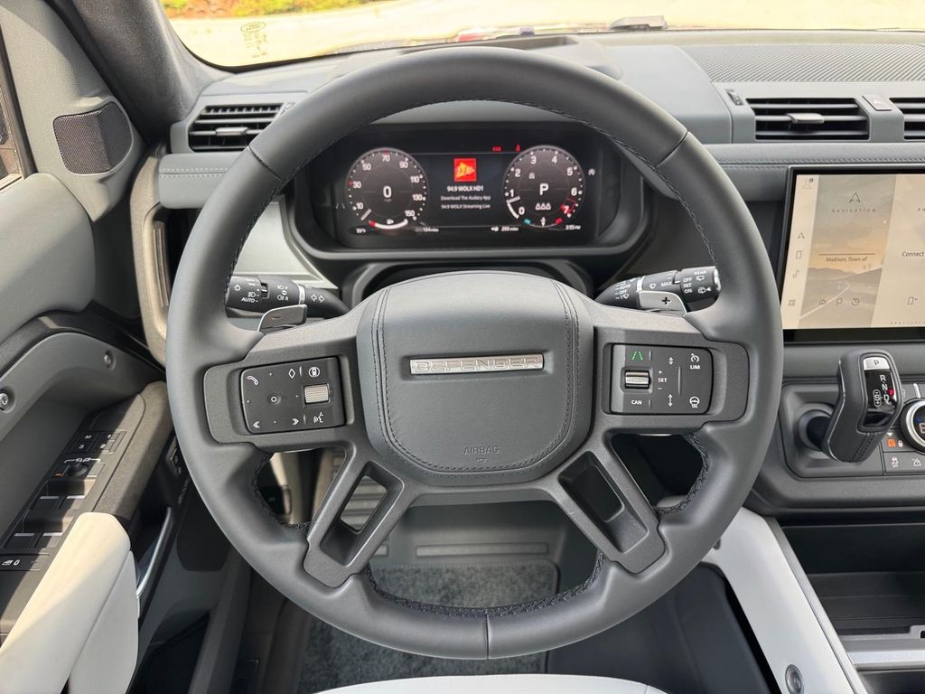 2025 Land Rover Defender V8 - Photo 10