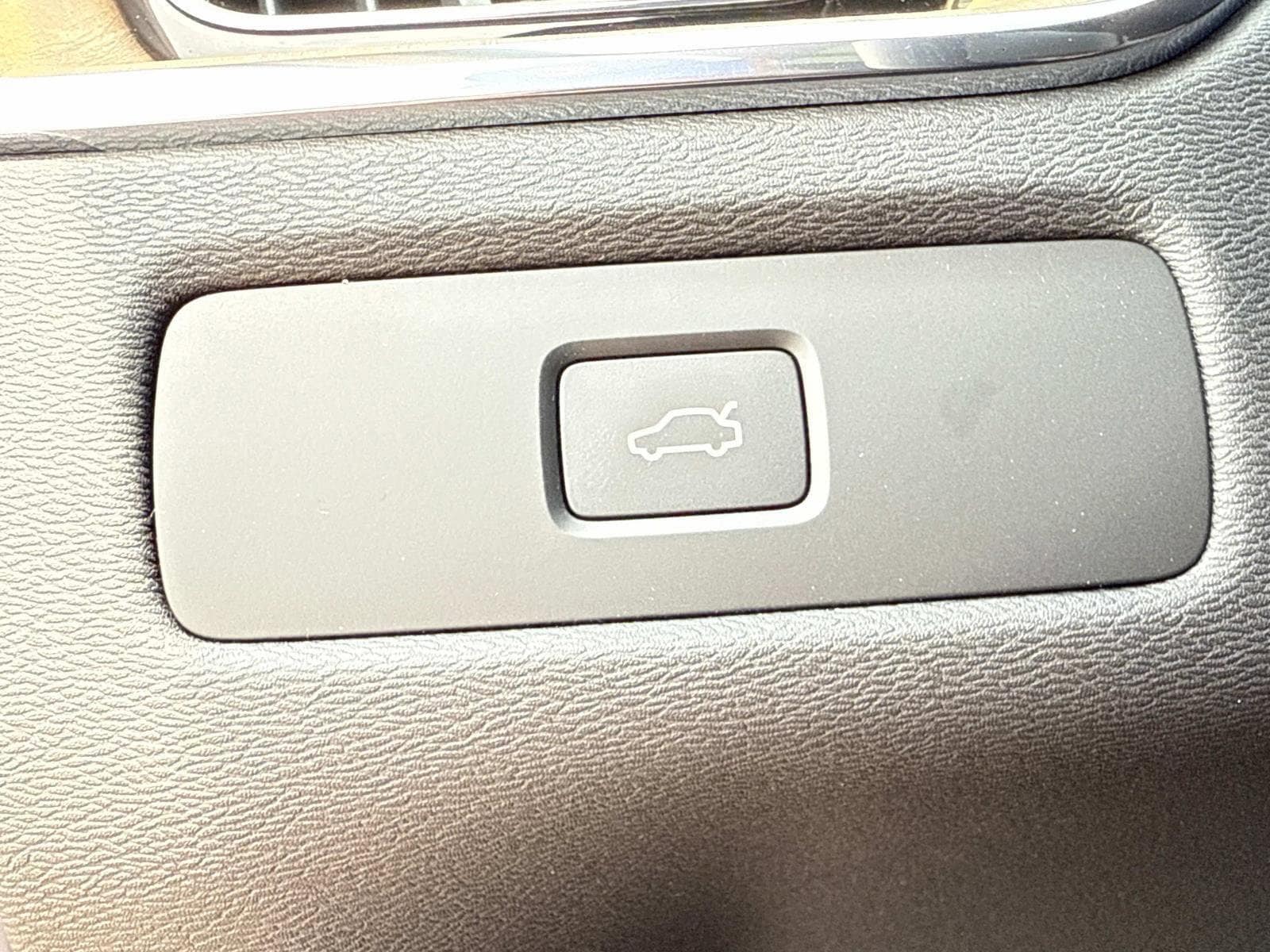 2026 Volvo XC60 Plus - Photo 30