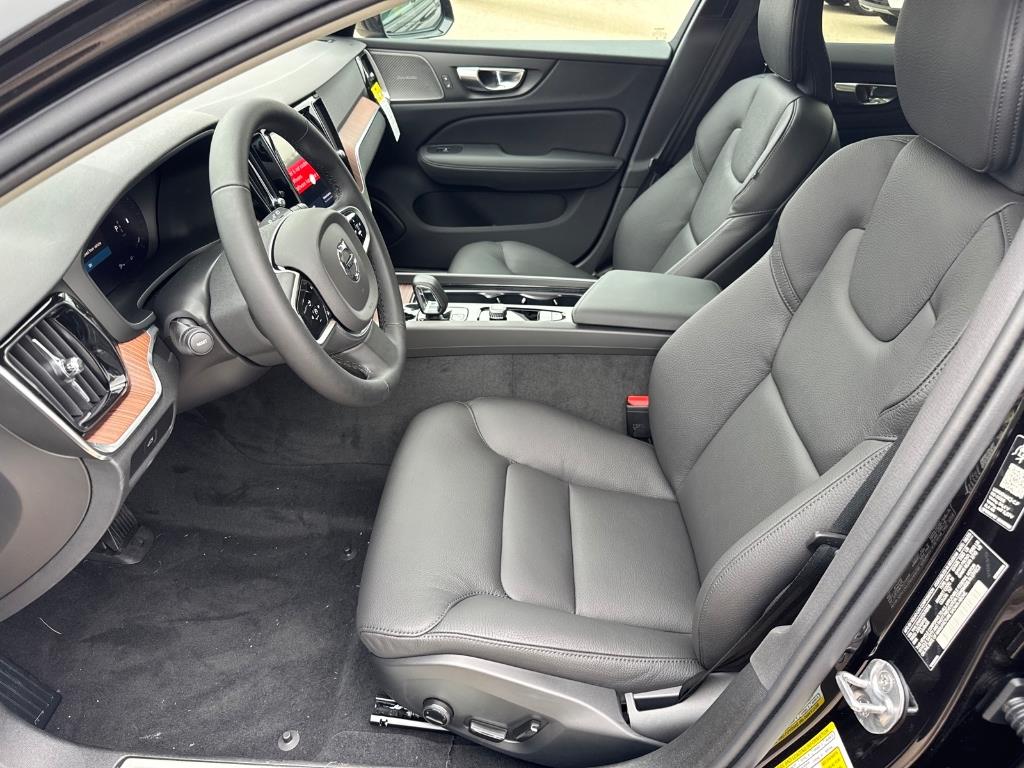 2026 Volvo V60 Cross Country B5 Plus photo 4