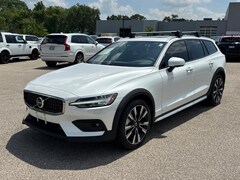 2025 Volvo V60 Cross Country B5 Ultra Wagon