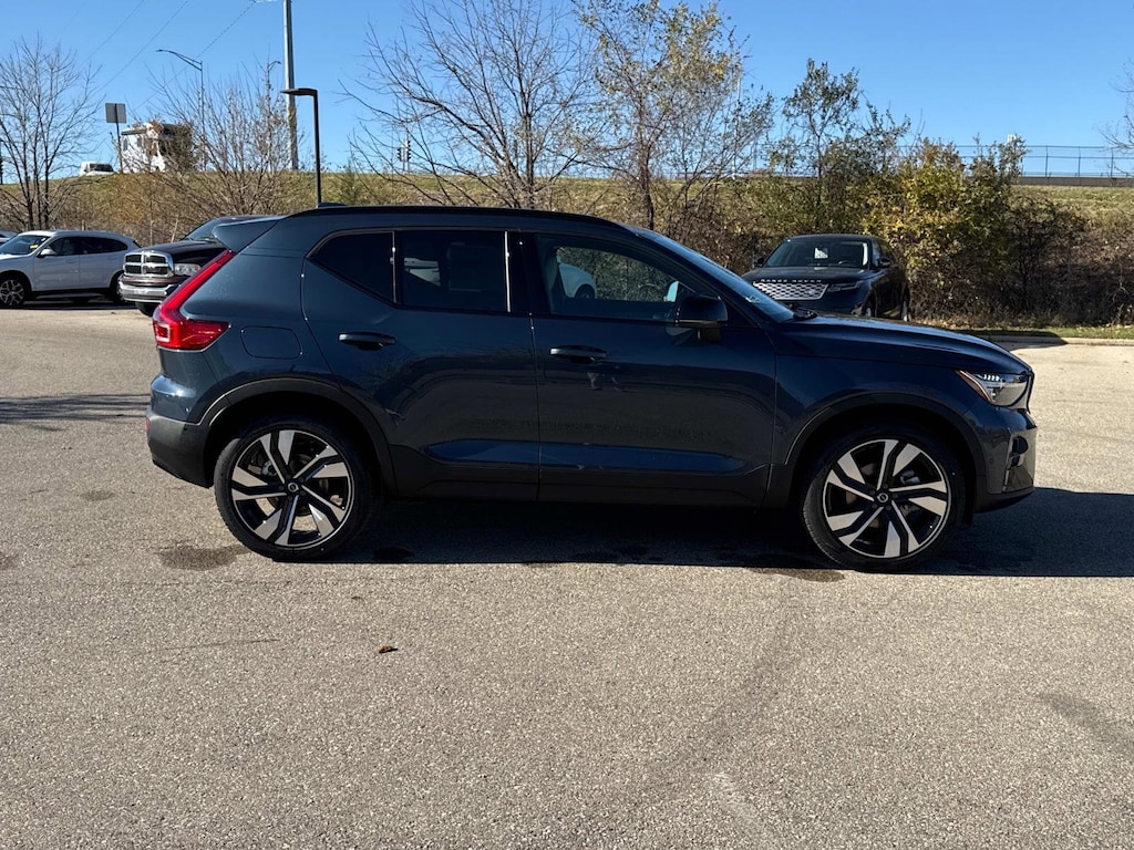 New 2026 Volvo XC40 B5 Ultra SUV