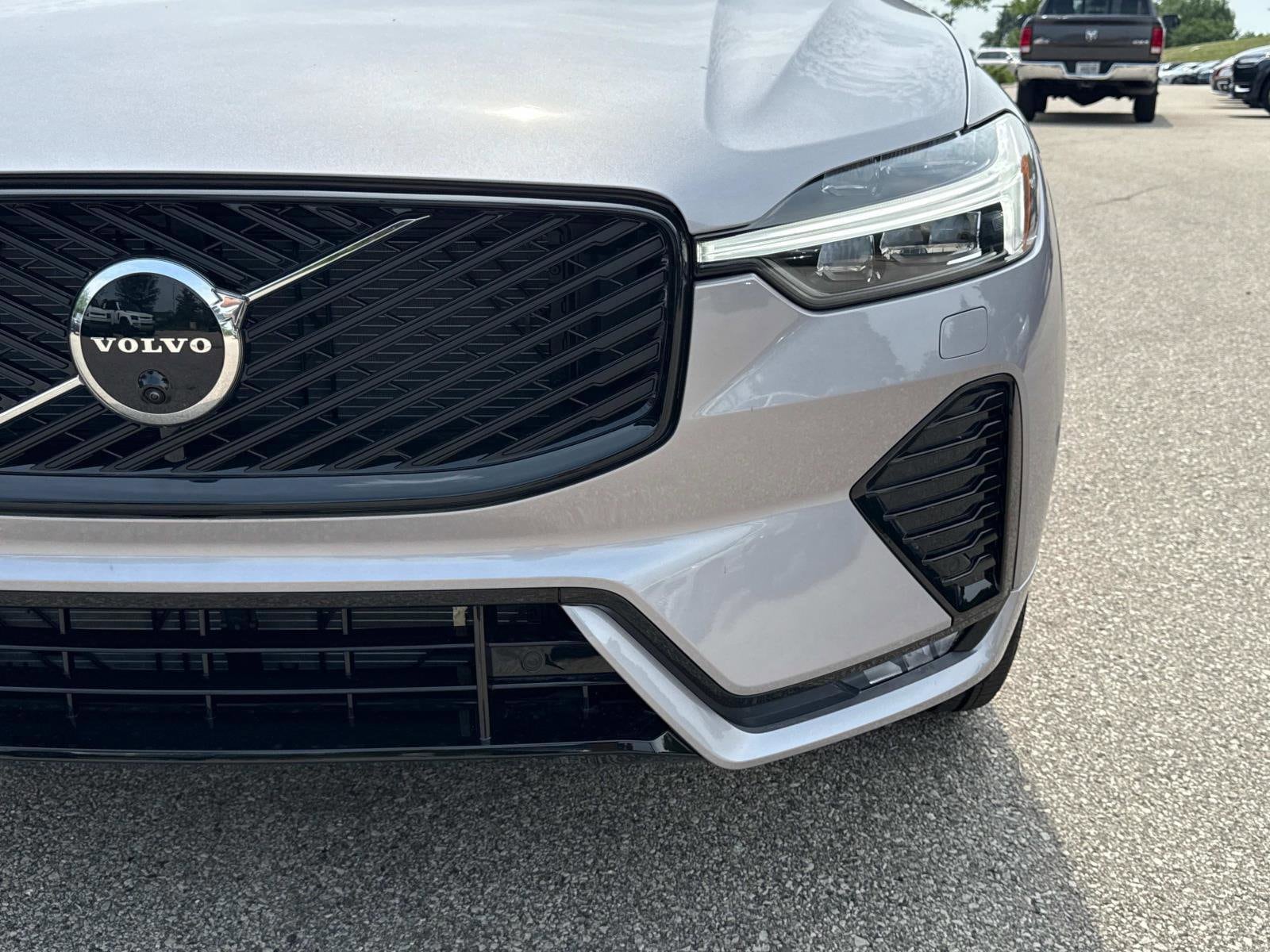 2026 Volvo XC60 Plus - Photo 9