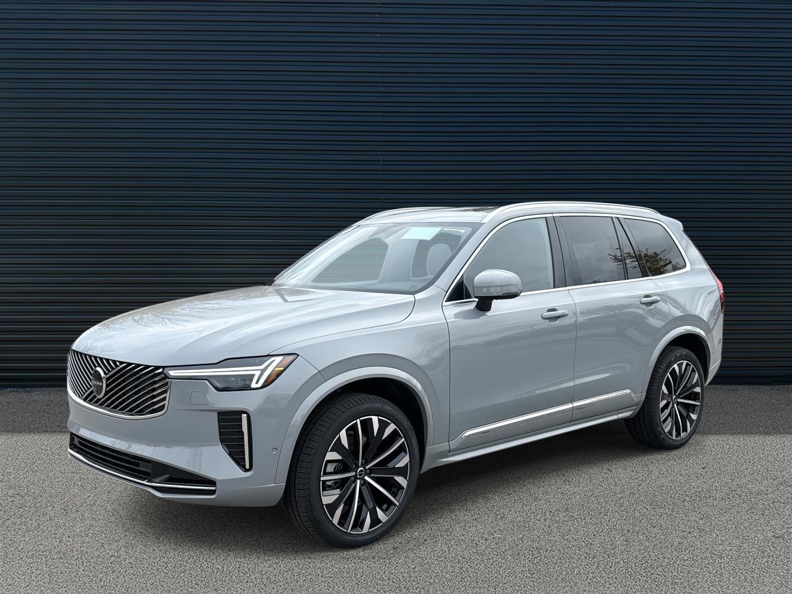 2026 Volvo XC90 Plus's photo