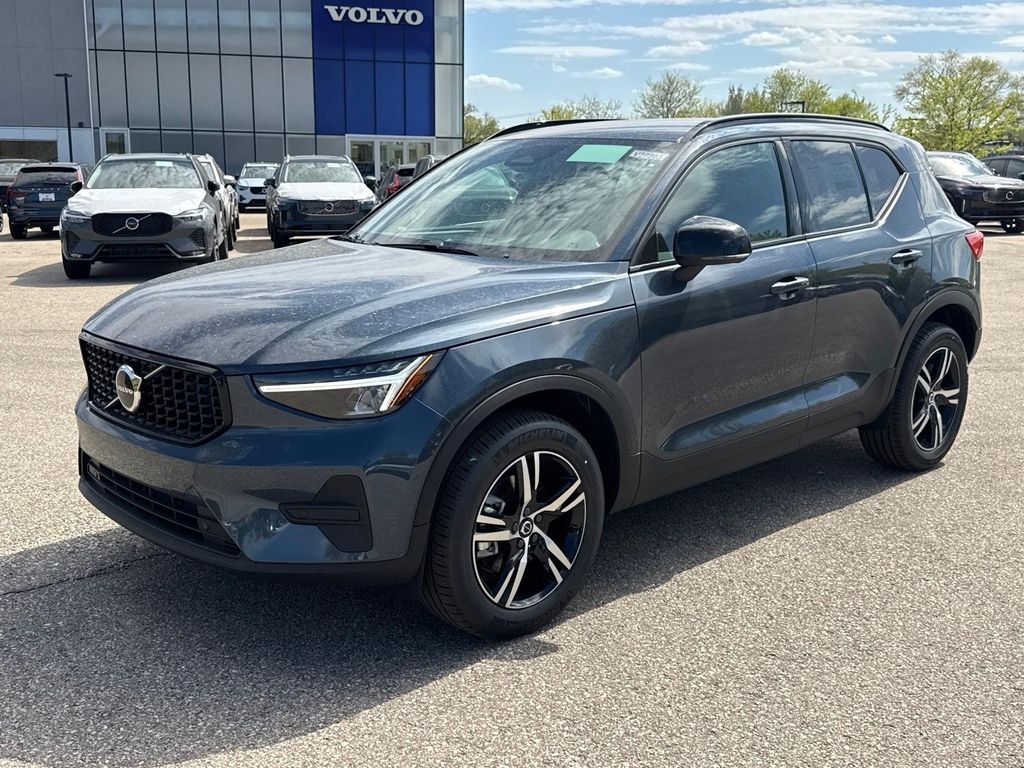 2026 Volvo XC40 B5 Core Dark AWD's photo