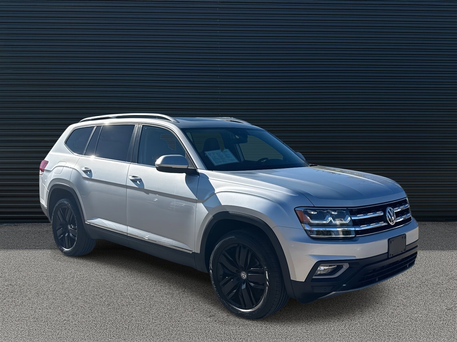 2018 Volkswagen Atlas V6 SEL photo 3