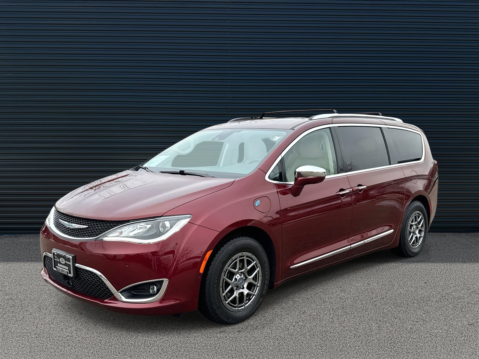 2020 Chrysler Pacifica Hybrid Limited's photo