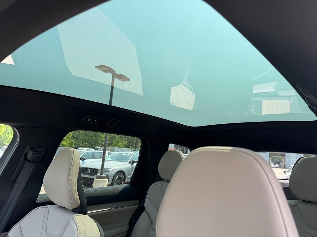 2025 Volvo EX90 Plus - Photo 6
