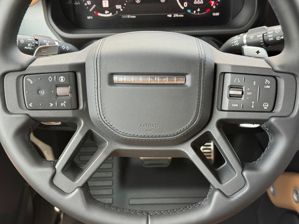 2025 Land Rover Defender V8 - Photo 11