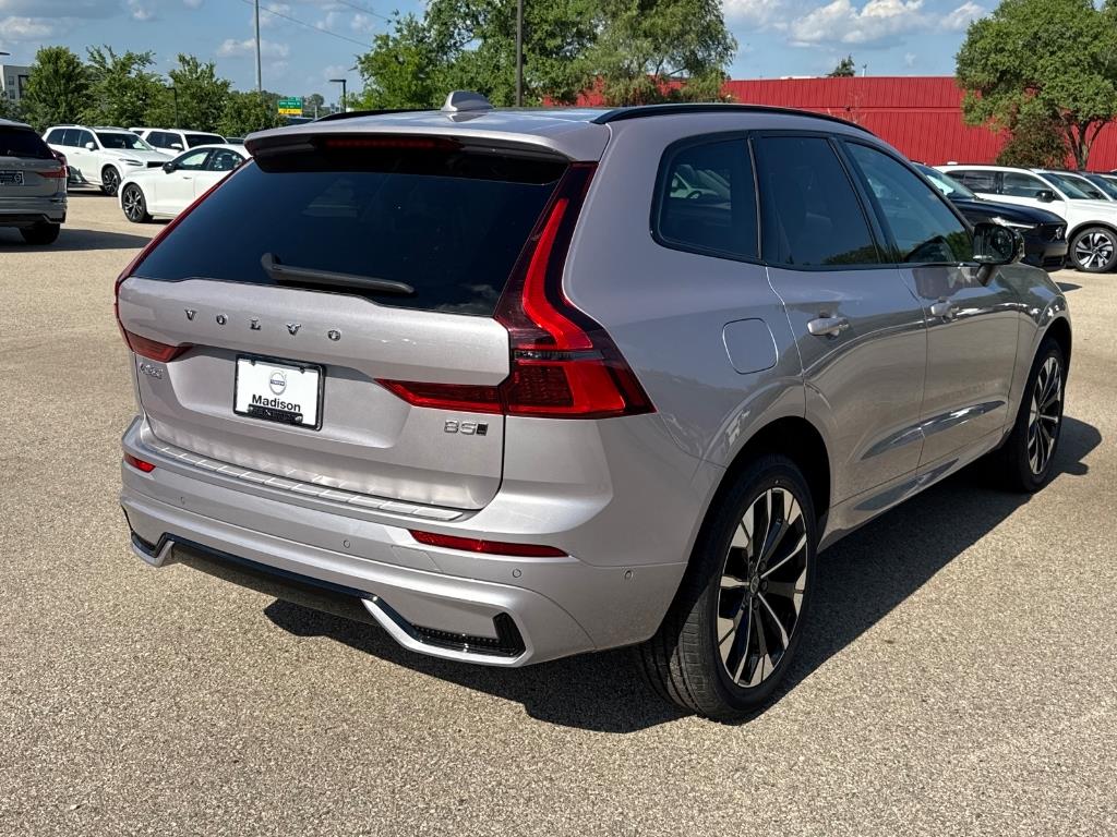 2026 Volvo XC60 B5 Plus photo 3