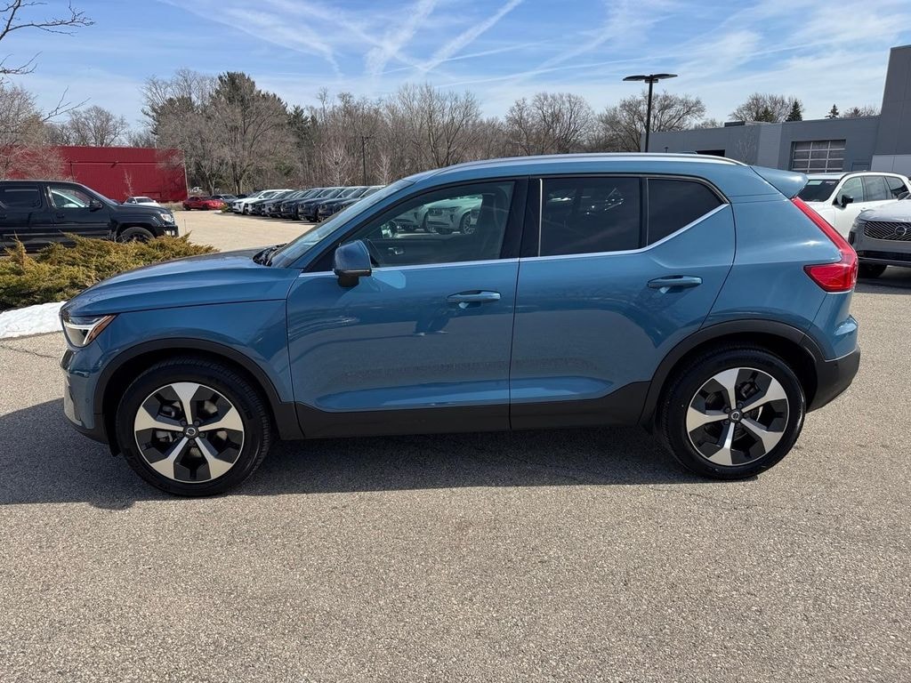 Certified 2025 Volvo XC40 B5 Plus Bright Theme SUV