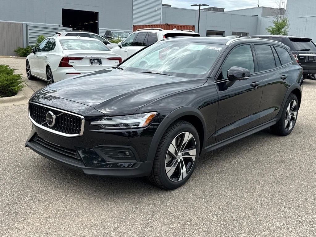 2026 Volvo V60 Cross Country B5 Plus AWD's photo
