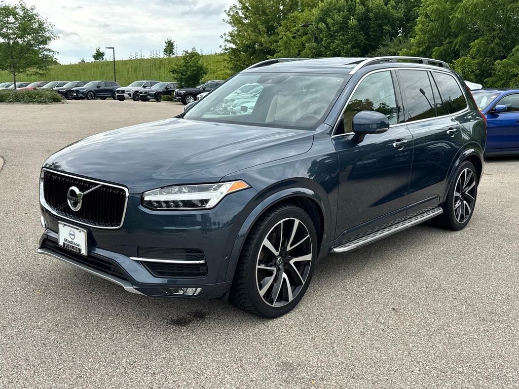 2019 Volvo XC90 T6 Momentum AWD's photo