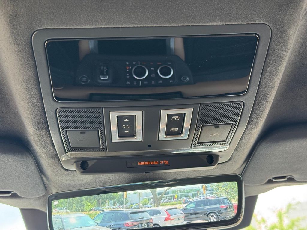 2025 Land Rover Defender V8 - Photo 14